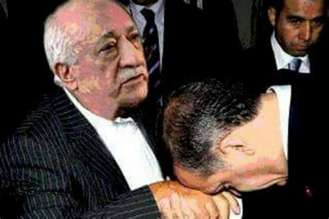 F­e­t­u­l­l­a­h­ ­G­ü­l­e­n­­i­n­ ­e­l­i­n­i­ ­ö­p­e­n­ ­E­r­d­o­ğ­a­n­ ­k­a­r­e­s­i­ ­f­o­t­o­ ­m­o­n­t­a­j­ ­ç­ı­k­t­ı­